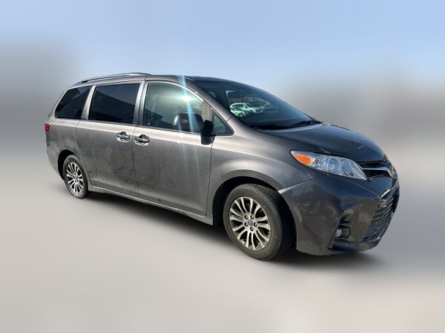 2020 Toyota Sienna XLE Auto Access Seat