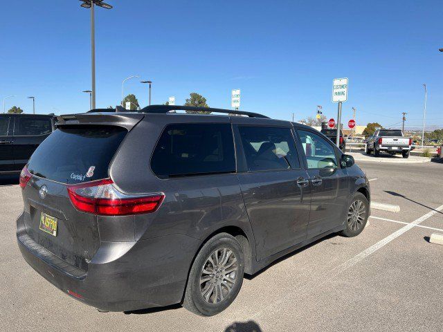 2020 Toyota Sienna XLE Auto Access Seat