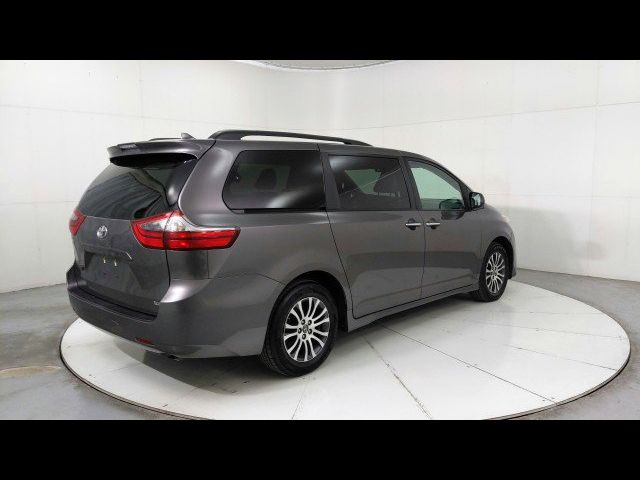 2020 Toyota Sienna XLE Auto Access Seat