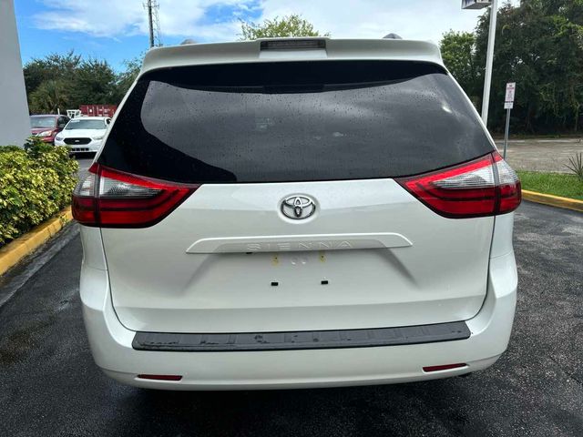 2020 Toyota Sienna XLE Auto Access Seat