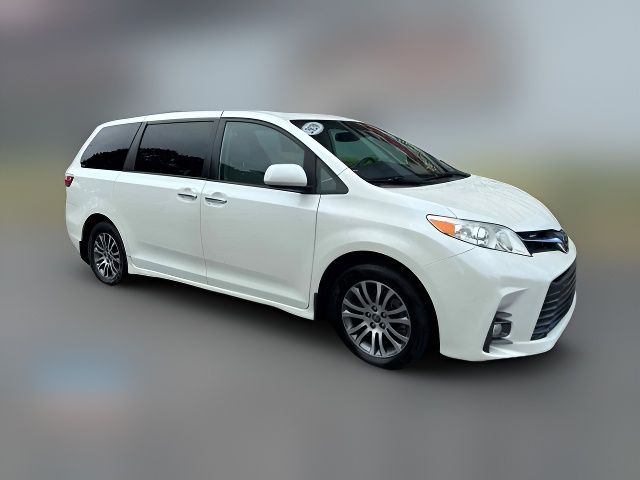 2020 Toyota Sienna XLE Auto Access Seat