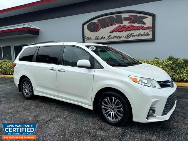 2020 Toyota Sienna XLE Auto Access Seat