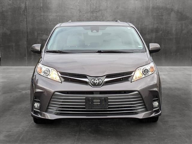 2020 Toyota Sienna XLE