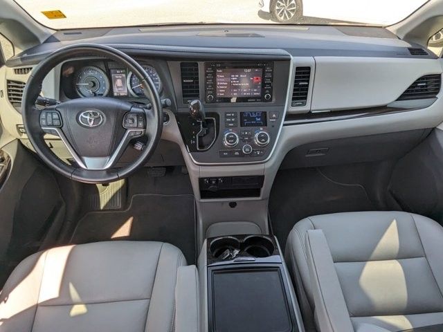 2020 Toyota Sienna XLE Auto Access Seat