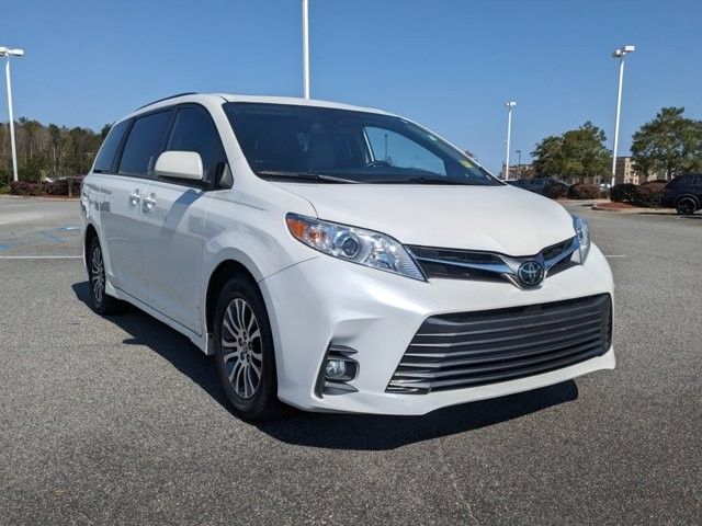 2020 Toyota Sienna XLE Auto Access Seat