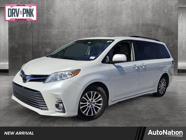 2020 Toyota Sienna XLE