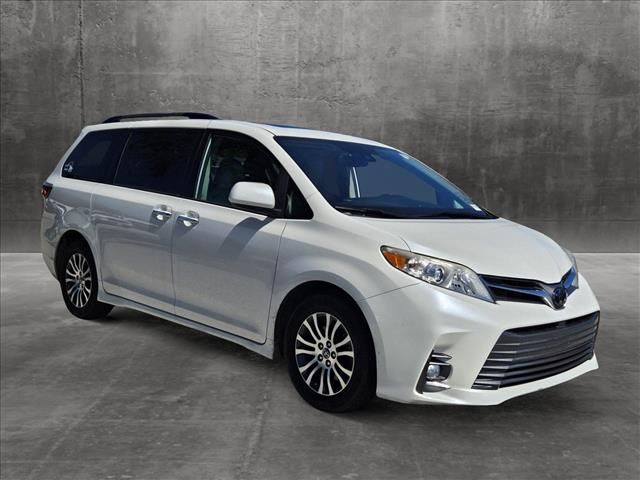 2020 Toyota Sienna XLE