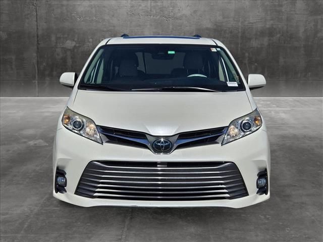 2020 Toyota Sienna XLE