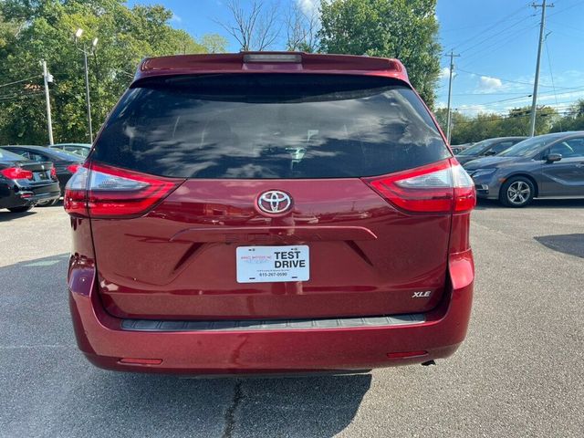 2020 Toyota Sienna XLE