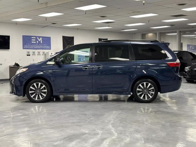 2020 Toyota Sienna XLE