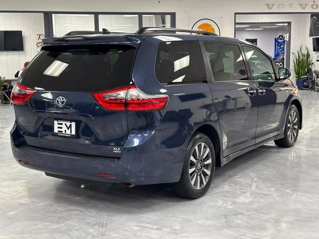 2020 Toyota Sienna XLE