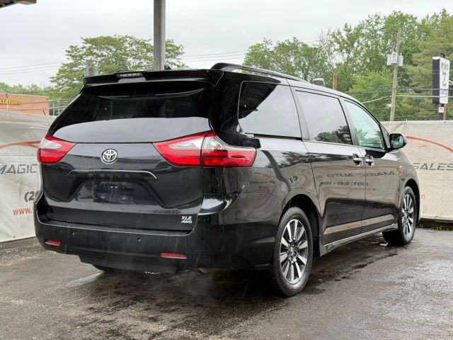 2020 Toyota Sienna XLE