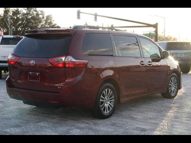 2020 Toyota Sienna XLE