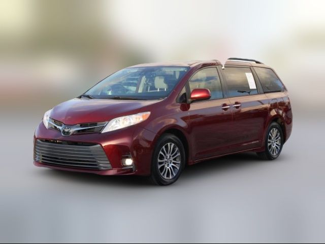 2020 Toyota Sienna XLE