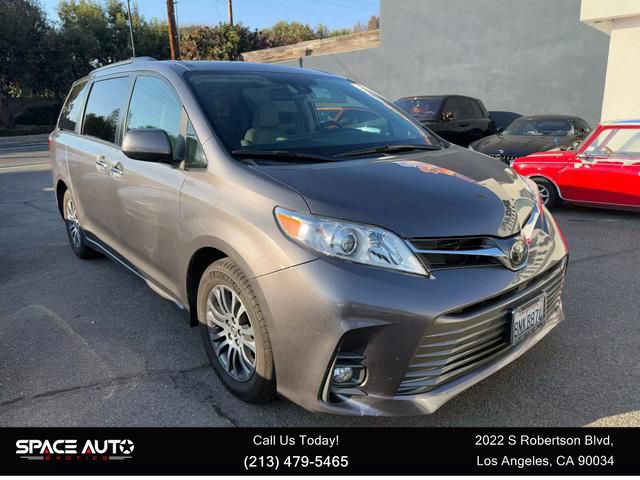 2020 Toyota Sienna XLE