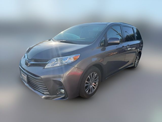 2020 Toyota Sienna XLE