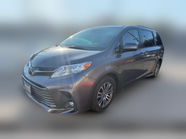 2020 Toyota Sienna XLE