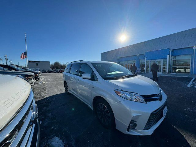 2020 Toyota Sienna XLE Premium