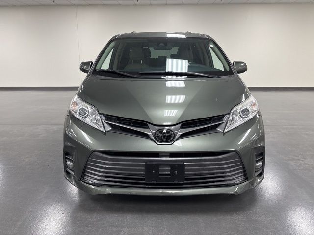 2020 Toyota Sienna XLE