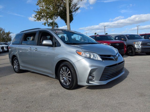 2020 Toyota Sienna XLE