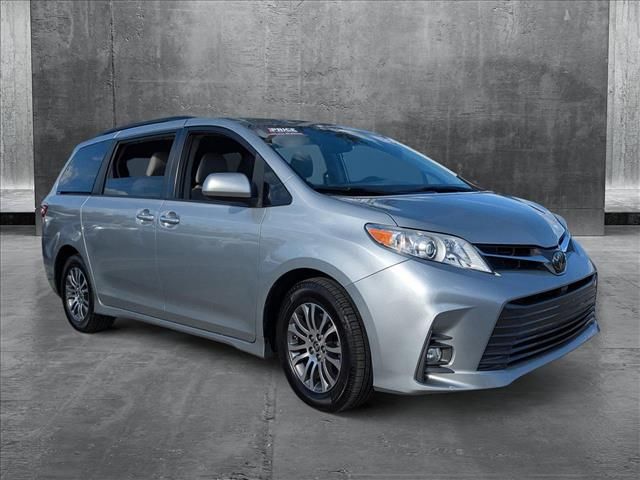 2020 Toyota Sienna XLE