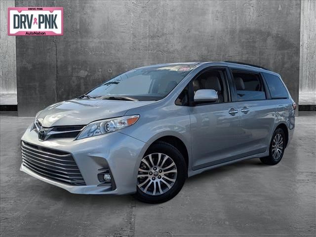 2020 Toyota Sienna XLE