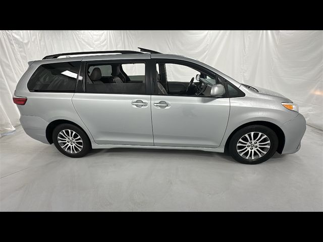 2020 Toyota Sienna XLE Premium