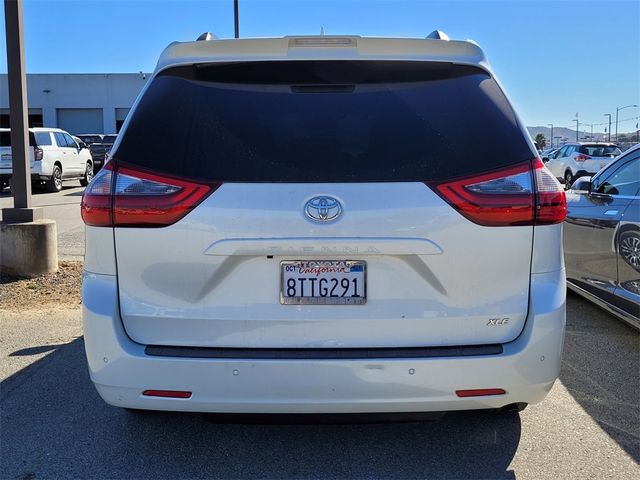 2020 Toyota Sienna XLE Auto Access Seat