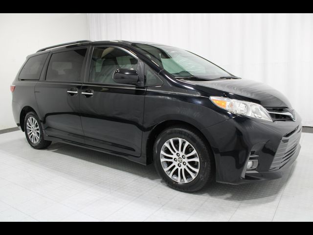 2020 Toyota Sienna XLE Auto Access Seat