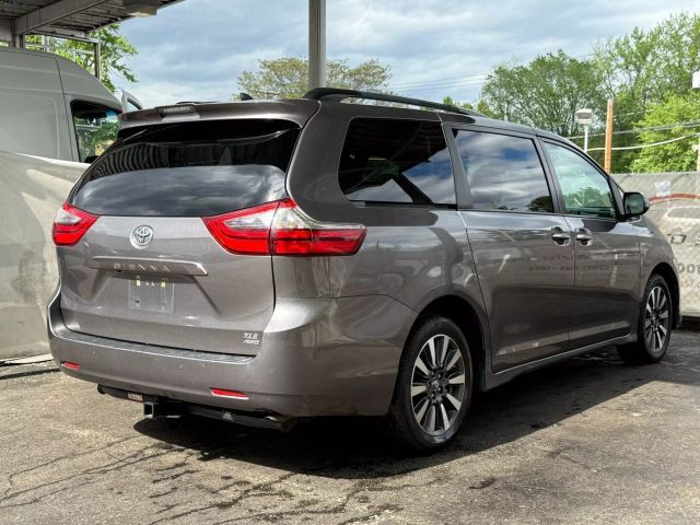2020 Toyota Sienna XLE Premium