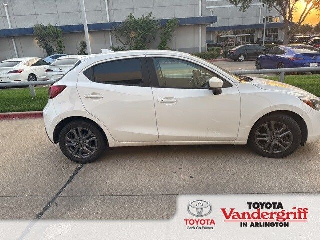 2020 Toyota Yaris XLE