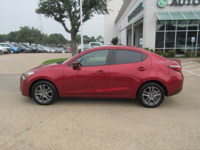 2020 Toyota Yaris XLE