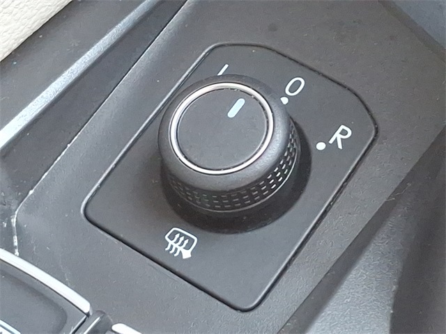 Vehicle image 27 of 30