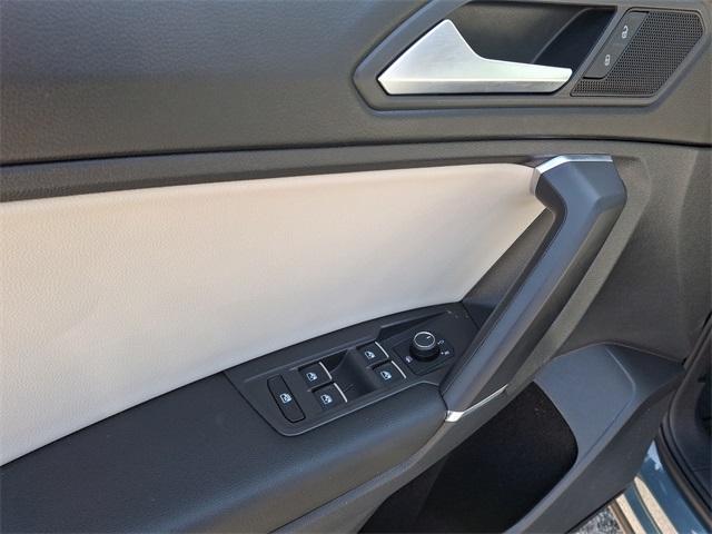 Vehicle image 12 of 30