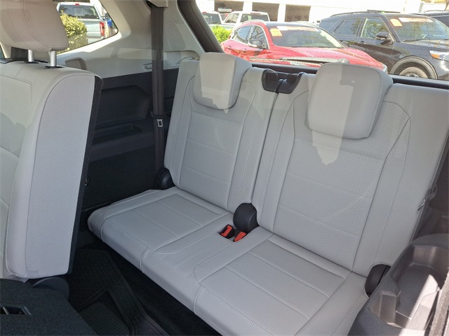 Vehicle image 10 of 30