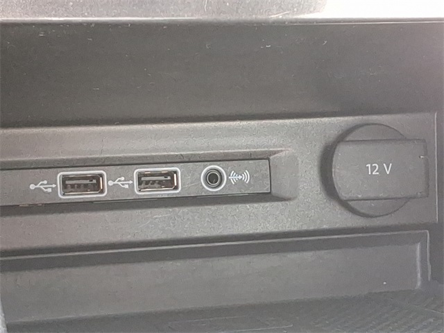 Vehicle image 23 of 30