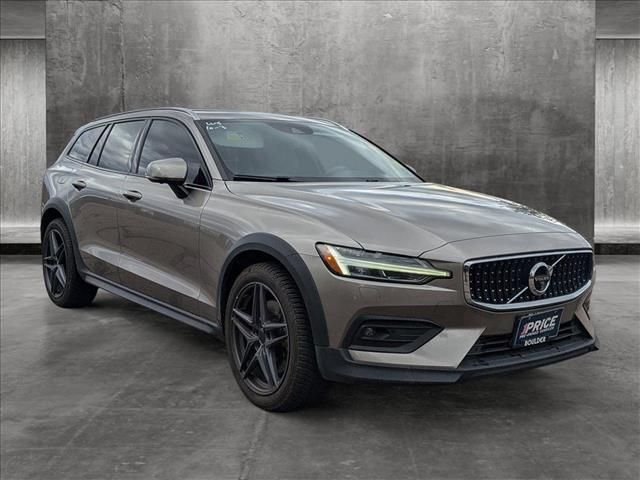 2020 Volvo V60 Cross Country Base