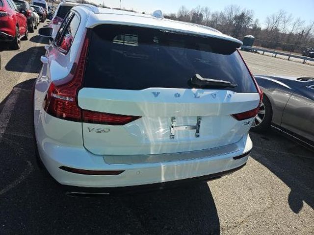2020 Volvo V60 Cross Country Base