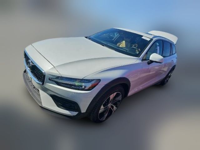2020 Volvo V60 Cross Country Base