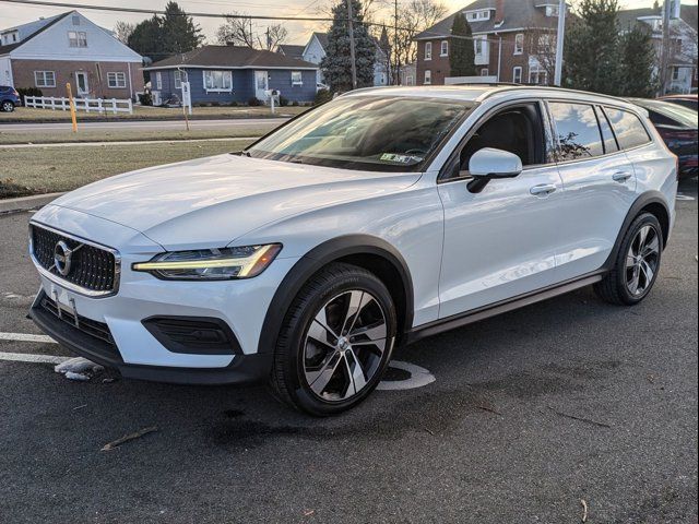 2020 Volvo V60 Cross Country Base