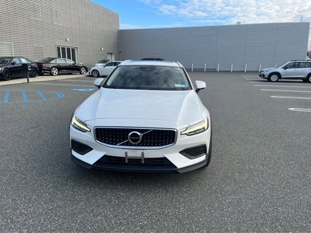 2020 Volvo V60 Cross Country Base