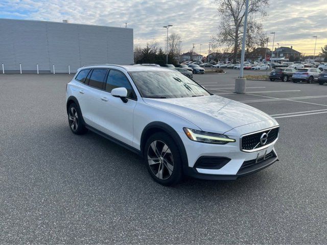 2020 Volvo V60 Cross Country Base