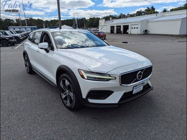 2020 Volvo V60 Cross Country Base