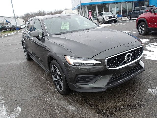 2020 Volvo V60 Cross Country Base