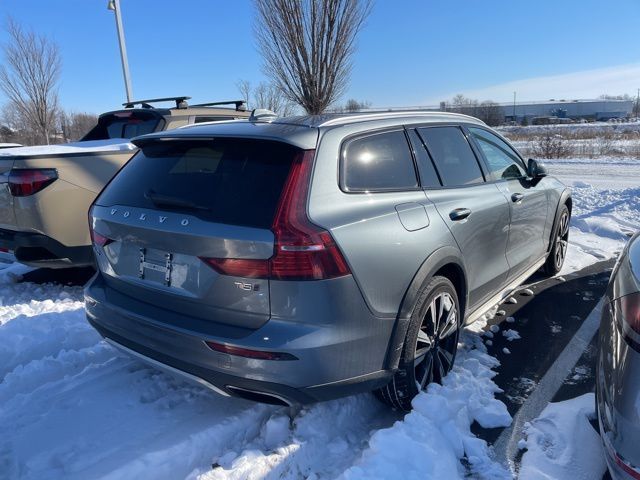 2020 Volvo V60 Cross Country Base