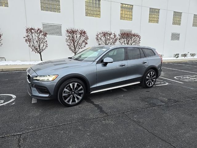 2020 Volvo V60 Cross Country Base