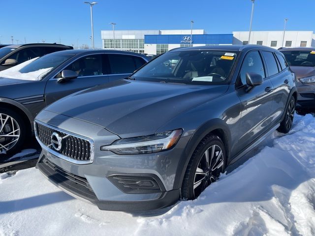 2020 Volvo V60 Cross Country Base