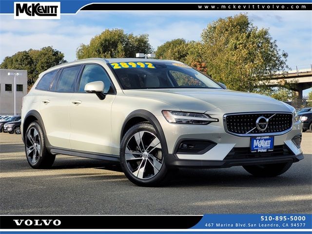 2020 Volvo V60 Cross Country Base