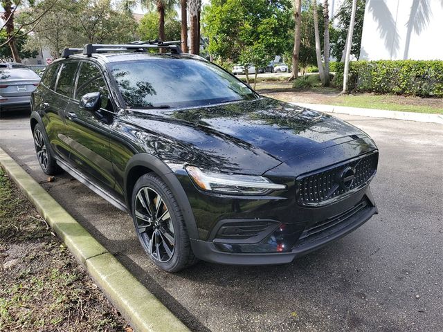 2020 Volvo V60 Cross Country Base