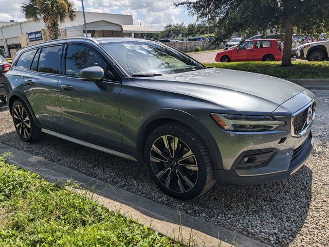 2020 Volvo V60 Cross Country Base